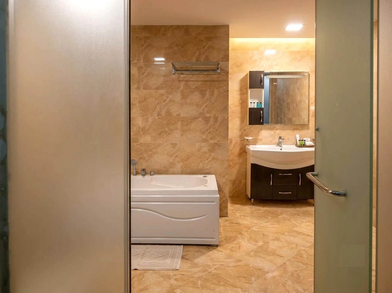 Photo - Amazon Hotel - Free Massage