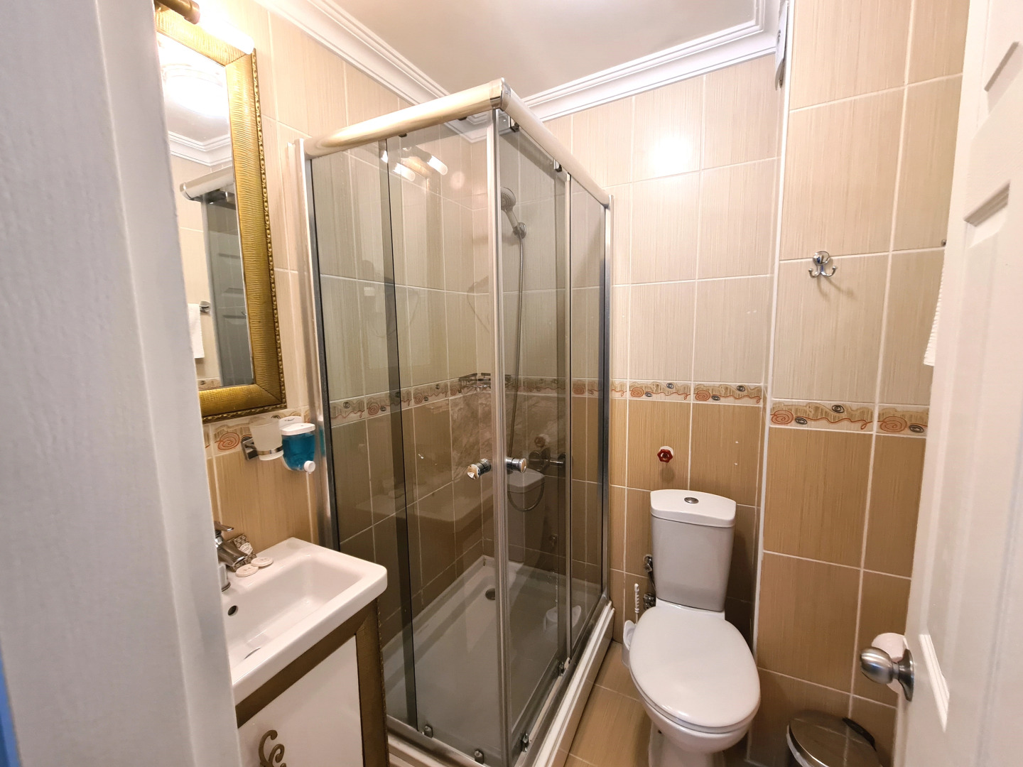 Photo - Oceans 7 Hotel