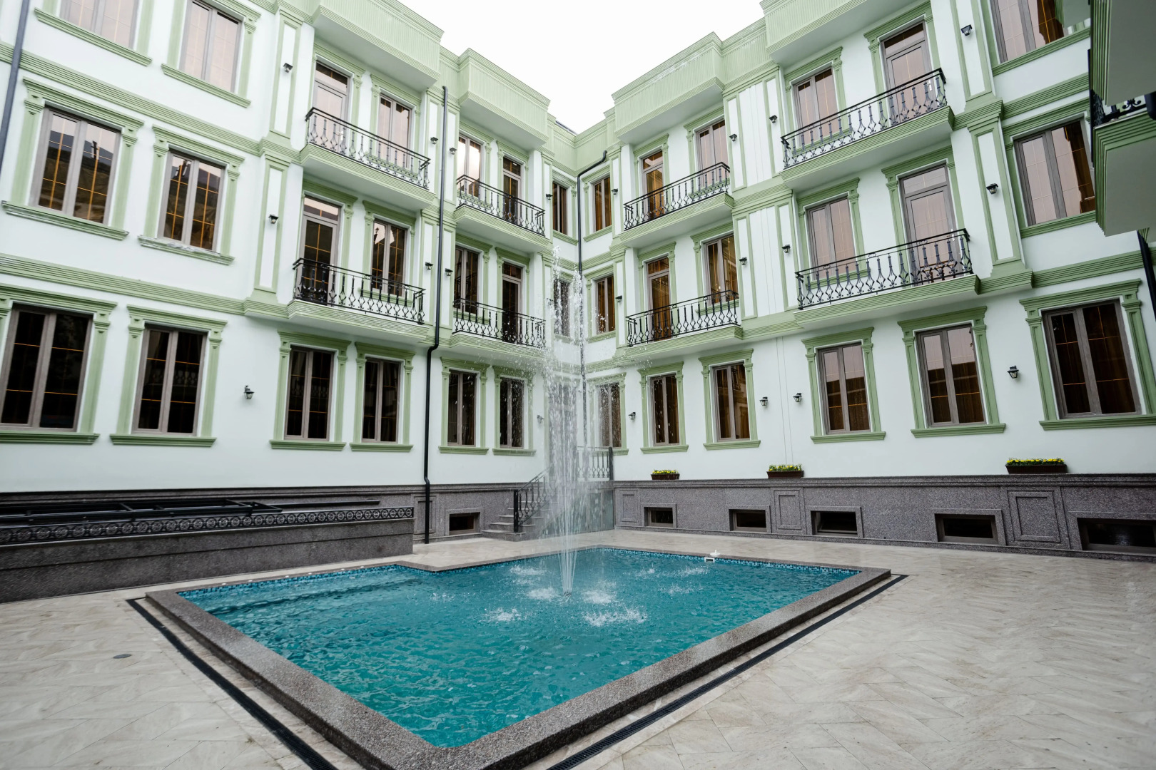 Photo - Astoria Plaza Hotel