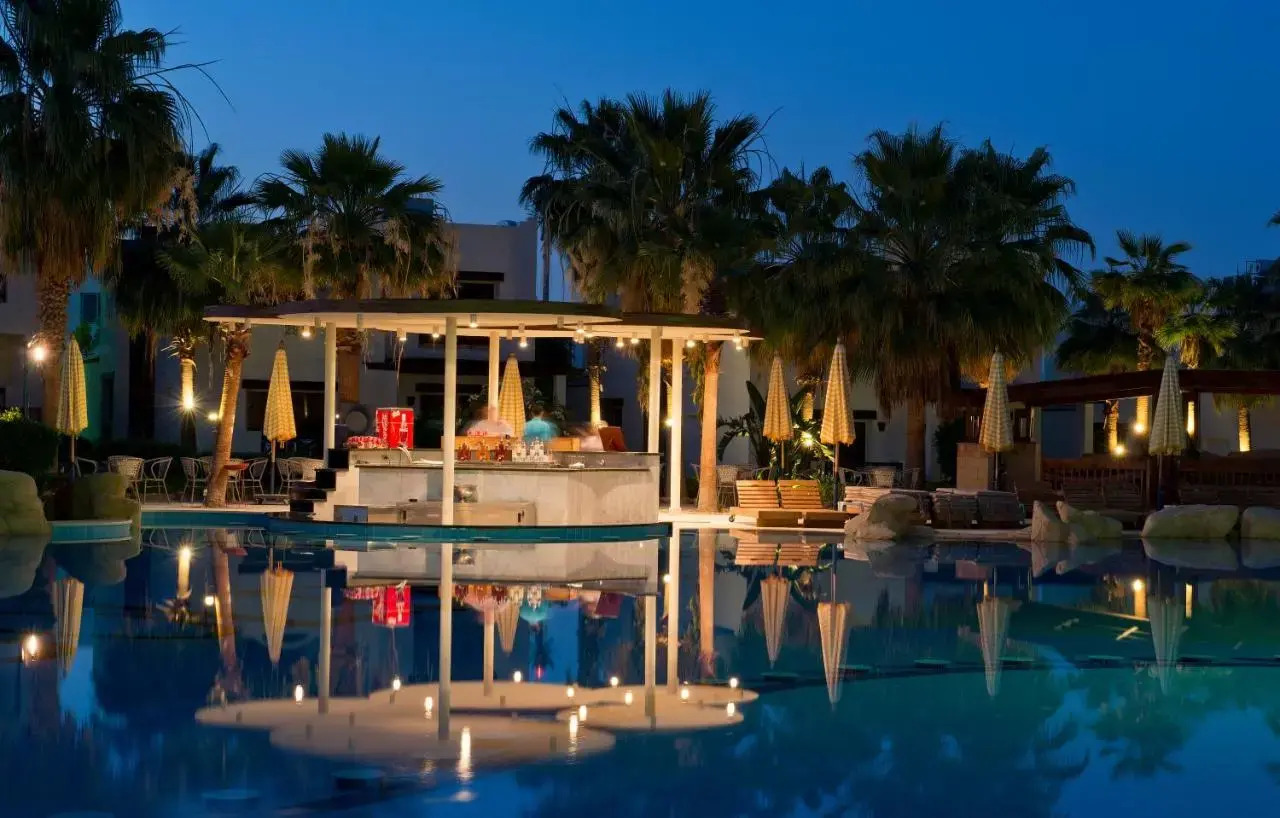 Photo - Amphoras Aqua Adults Friendly