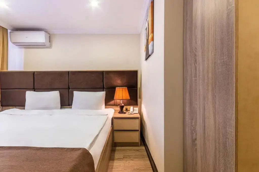 Photo - Deluxe Hotel