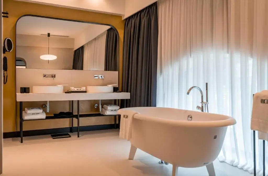 Photo - Monograph Freedom Square