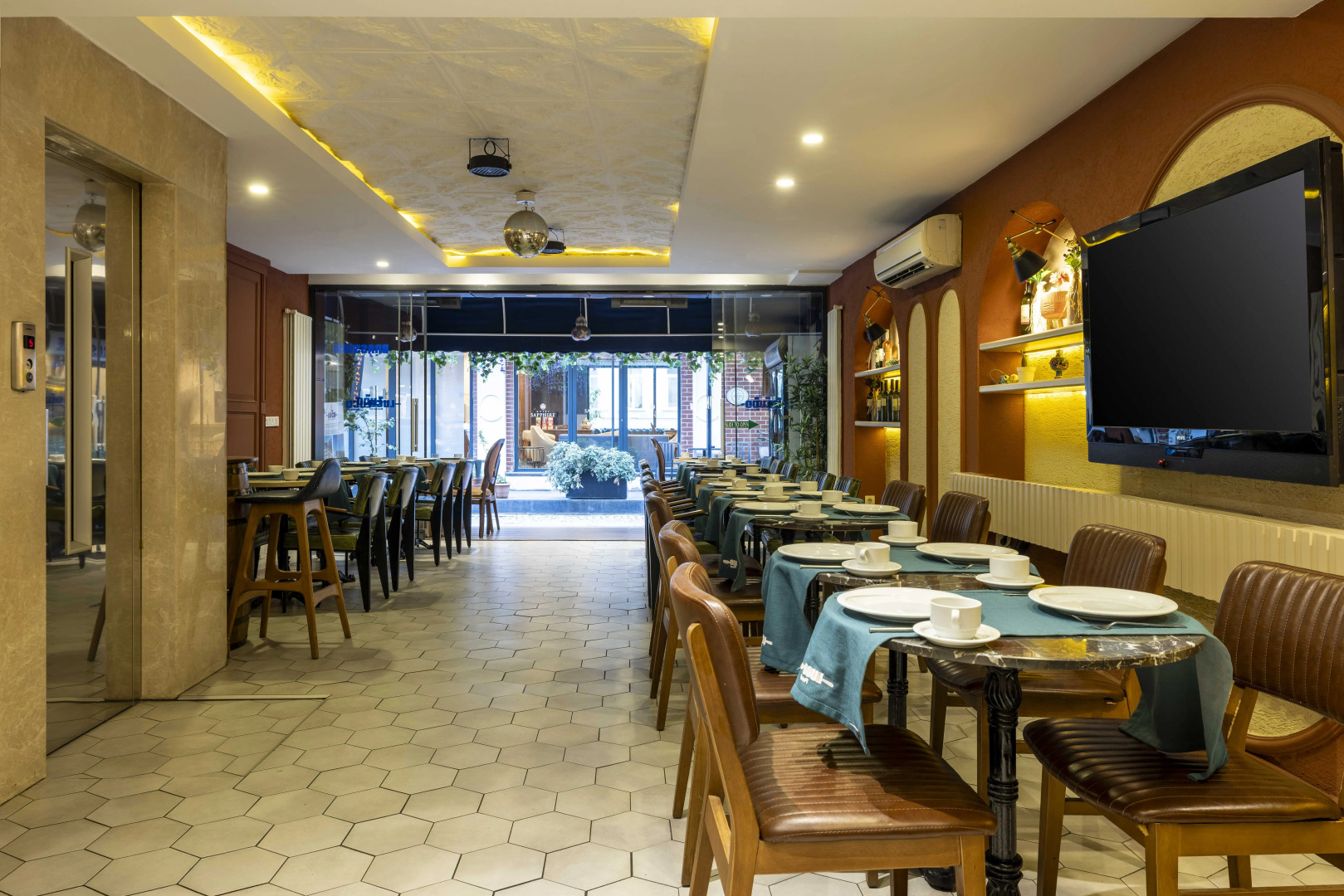 Photo - Raymond Blue Hotel