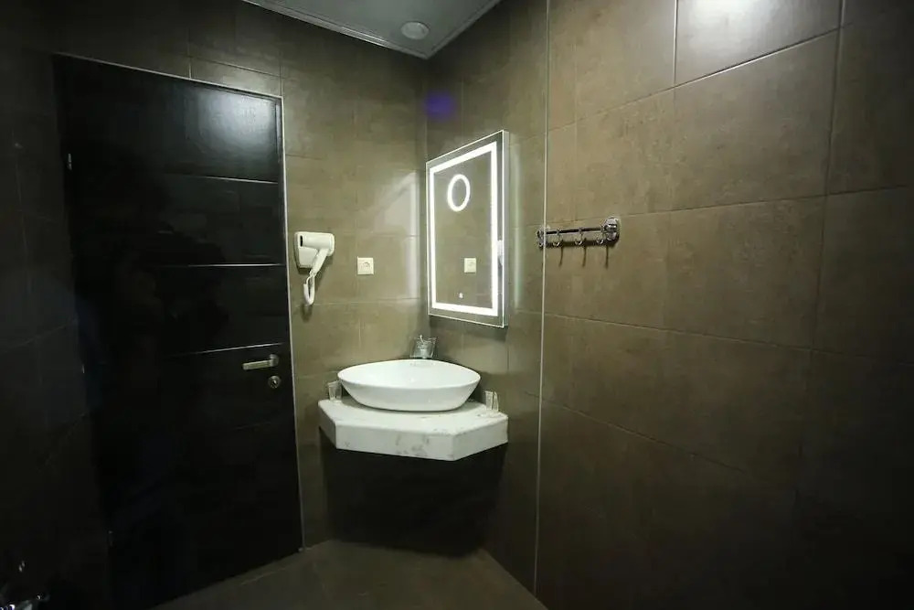 Photo - West Tower Hotel