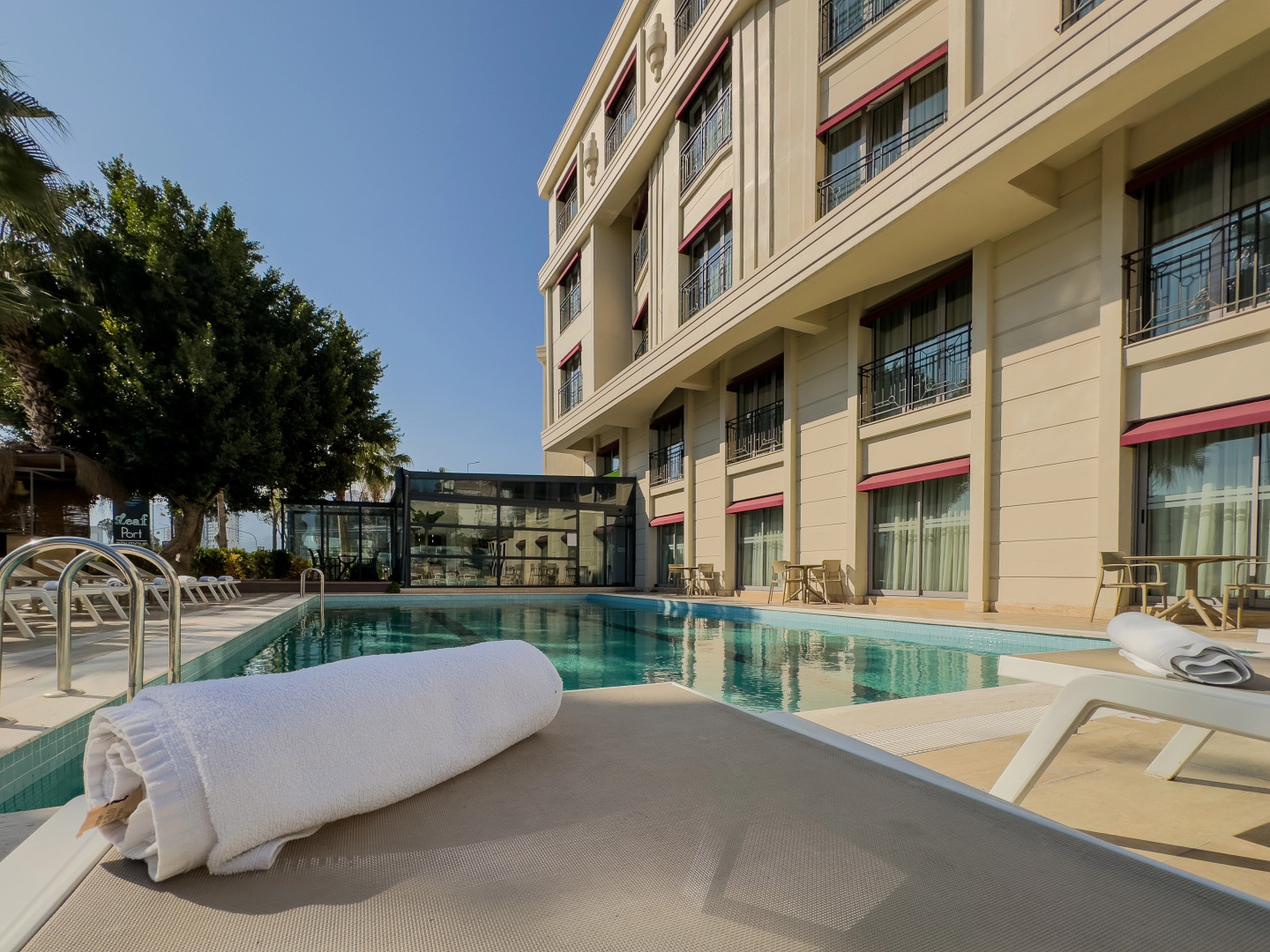 Photo - Leaf Port Hotel