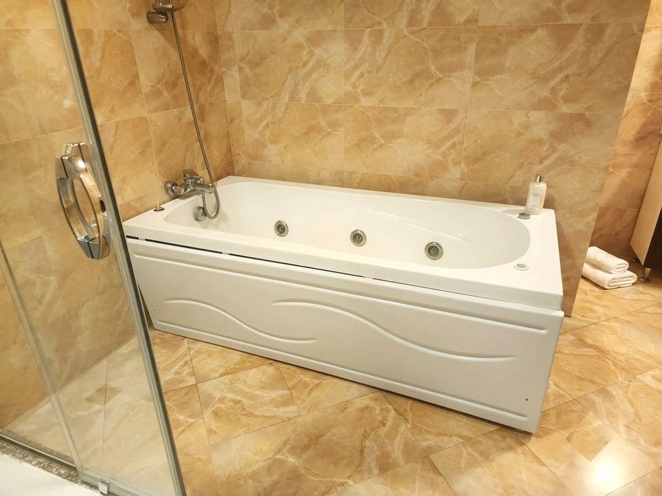 Photo - Amazon Hotel - Free Massage