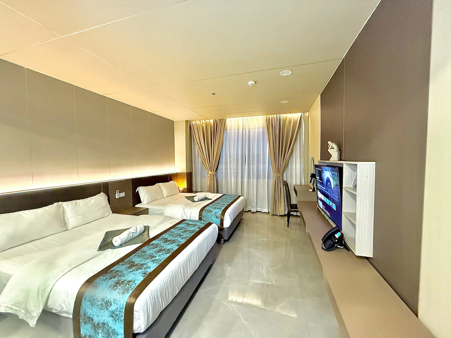 Photo - Skyport Hotel