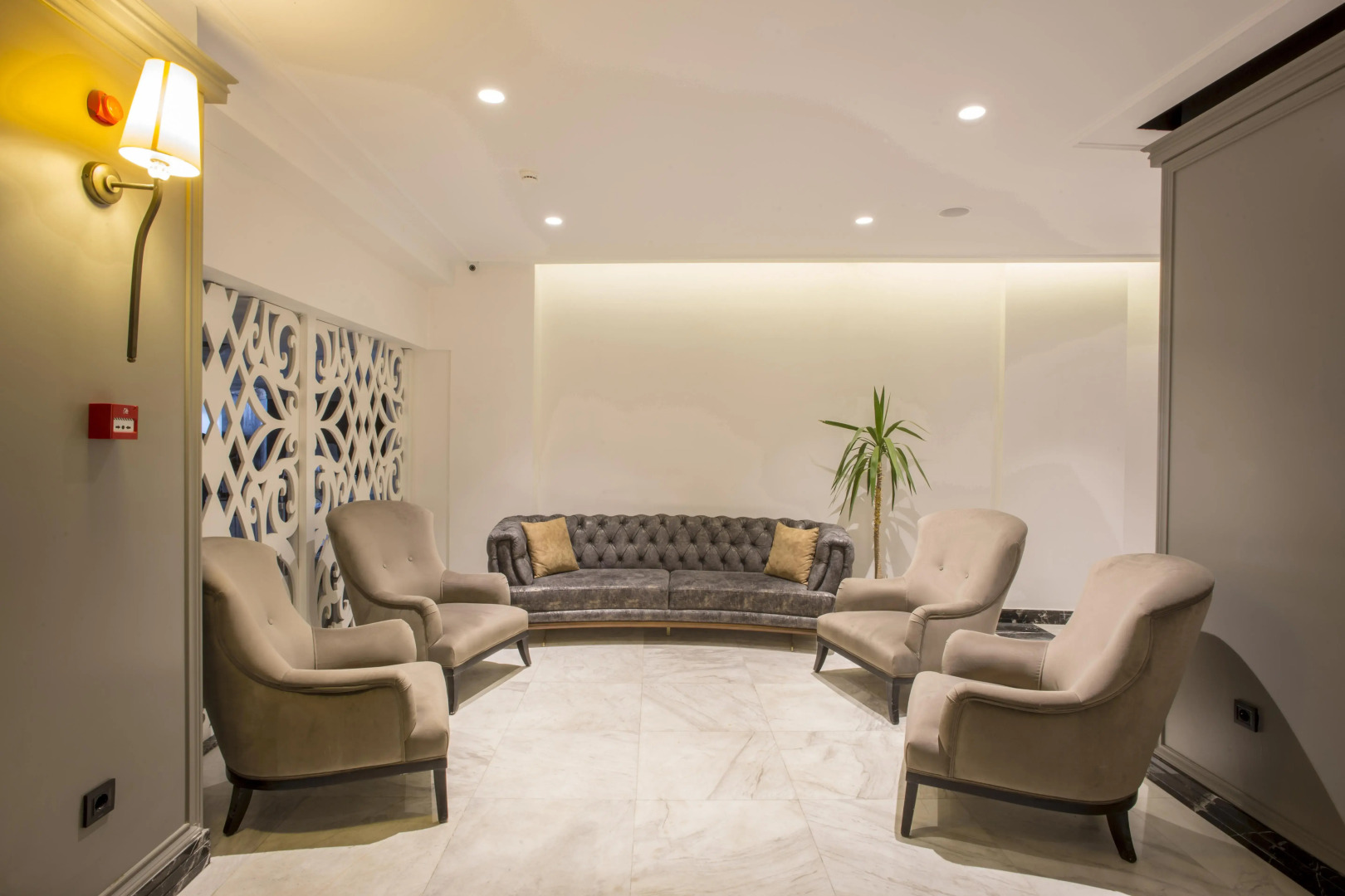 Photo - White Monarch Hotel