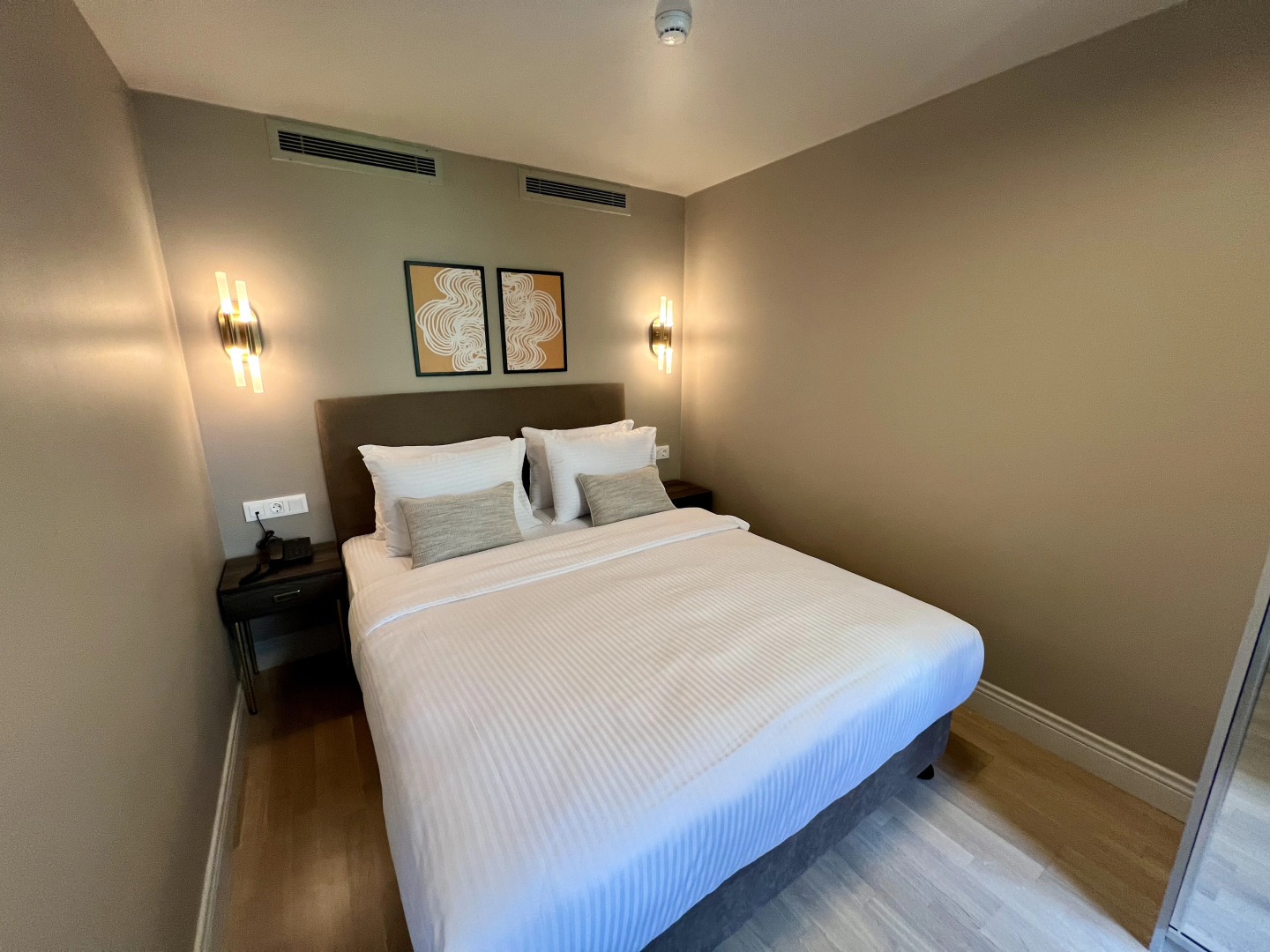 Photo - Weingart Suites Hotel