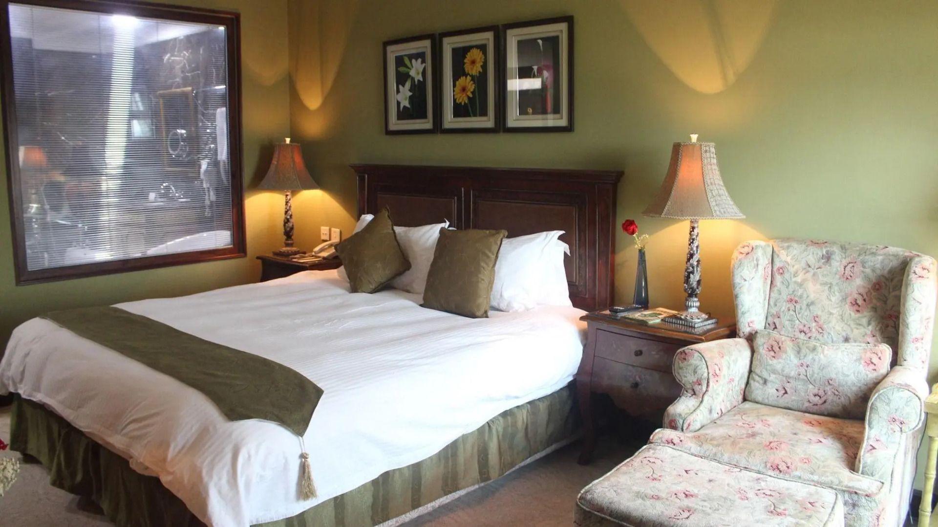 Foto - The Convention Center & Royal Suites Hotel