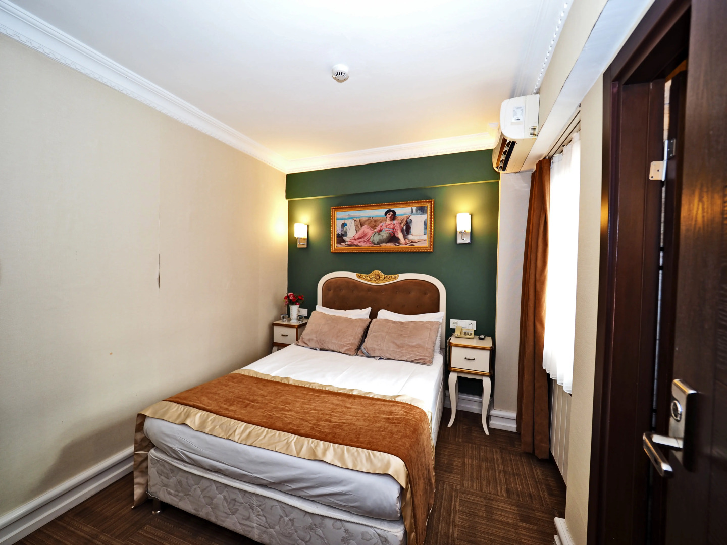 Photo - Elysion Hotel