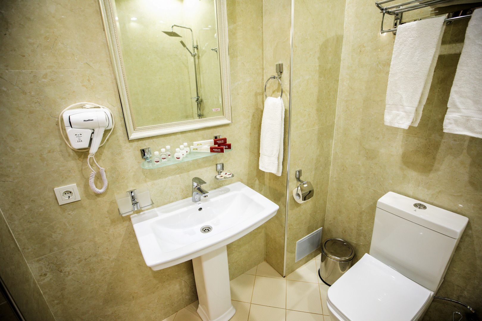 Photo - Leader Hotel