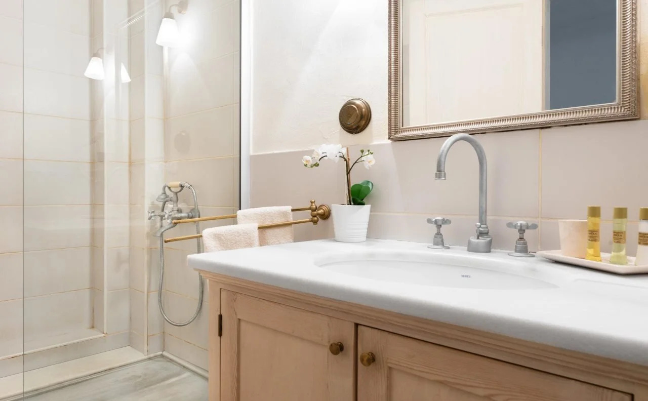 Photo - Adahan DeCamondo Pera, Autograph Collection