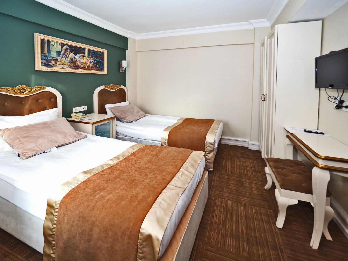 Photo - Elysion Hotel