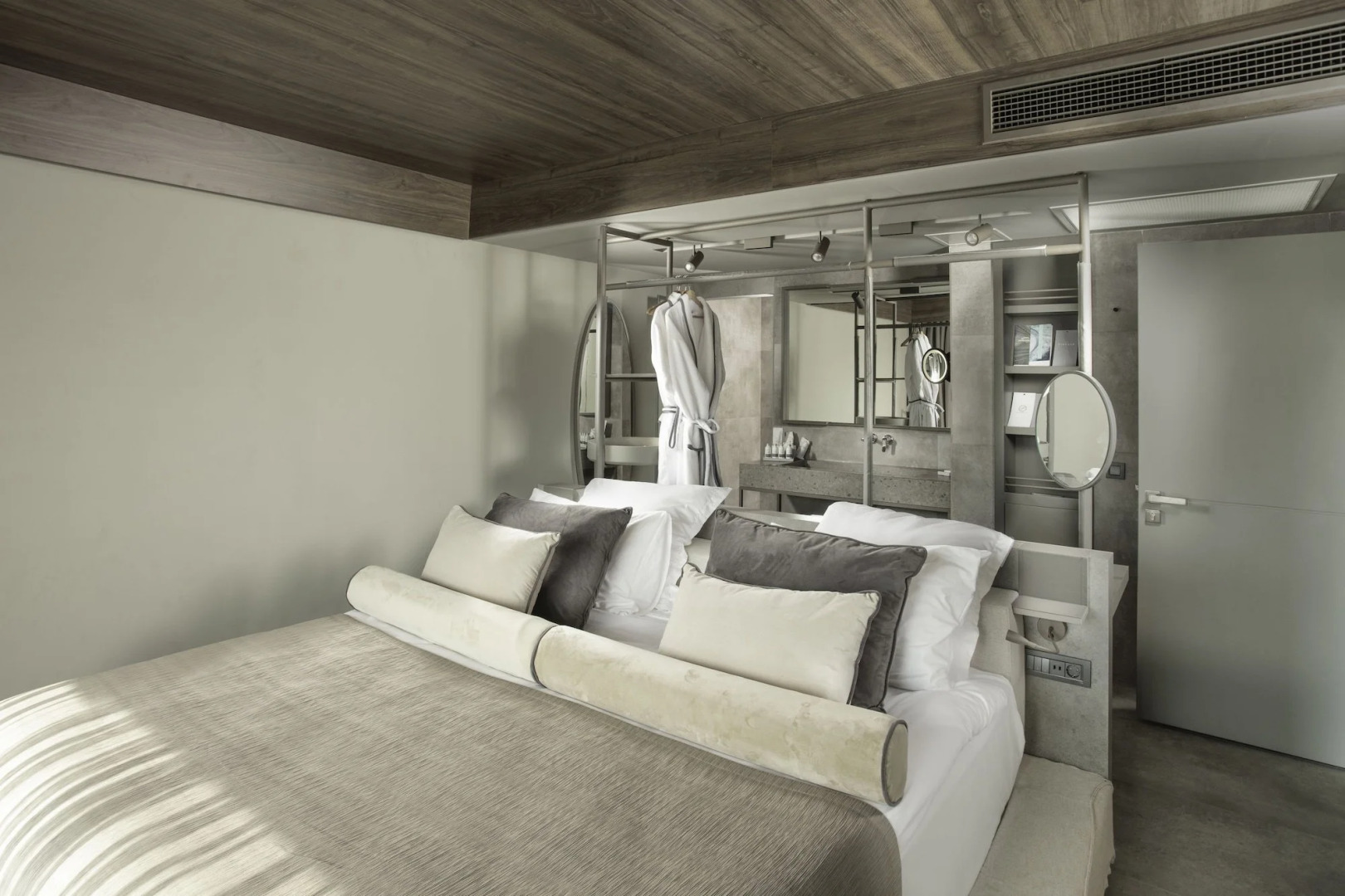 Photo - Paloma Finesse Side