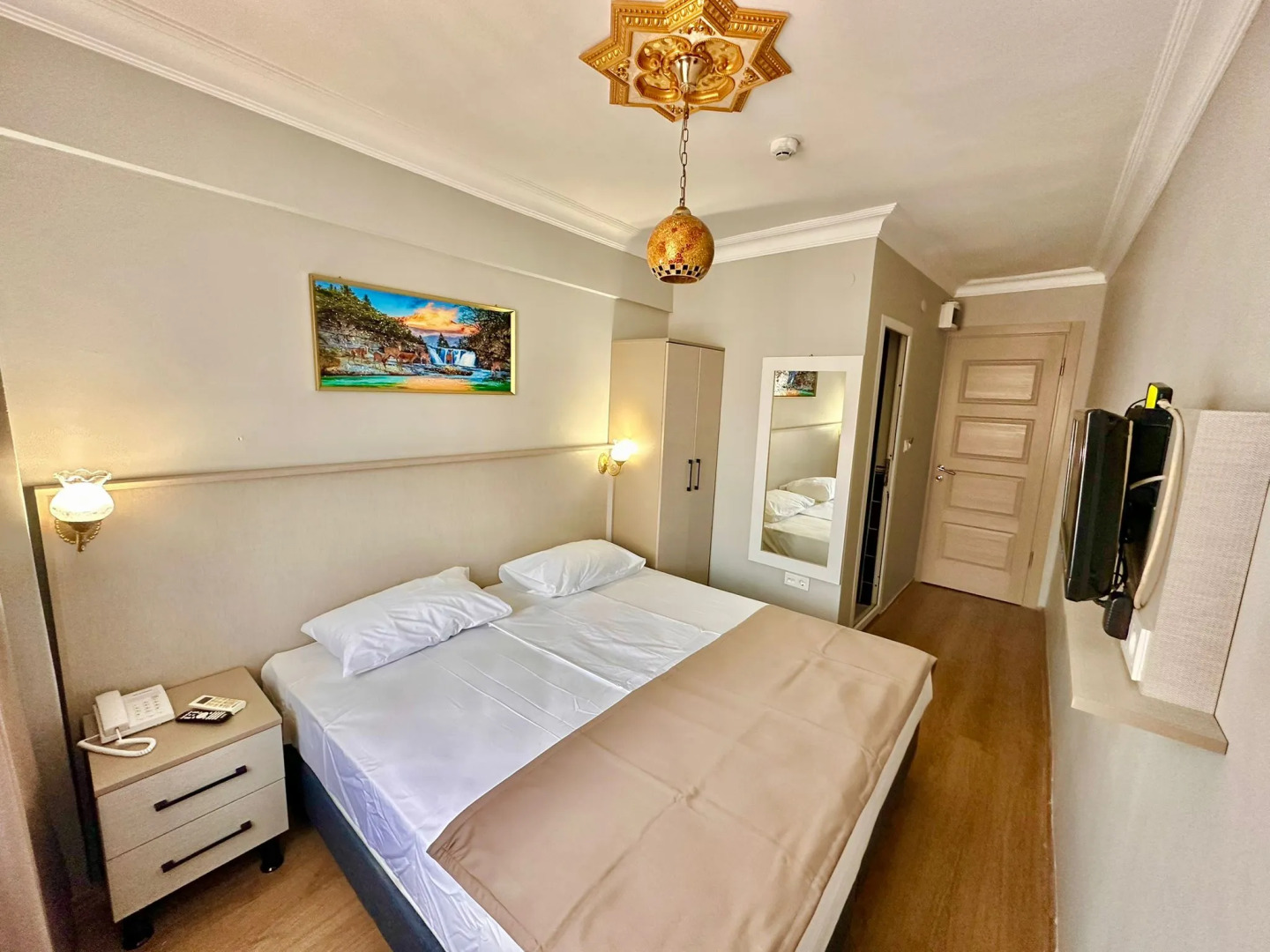 Photo - Crowned Exclusive Hotel