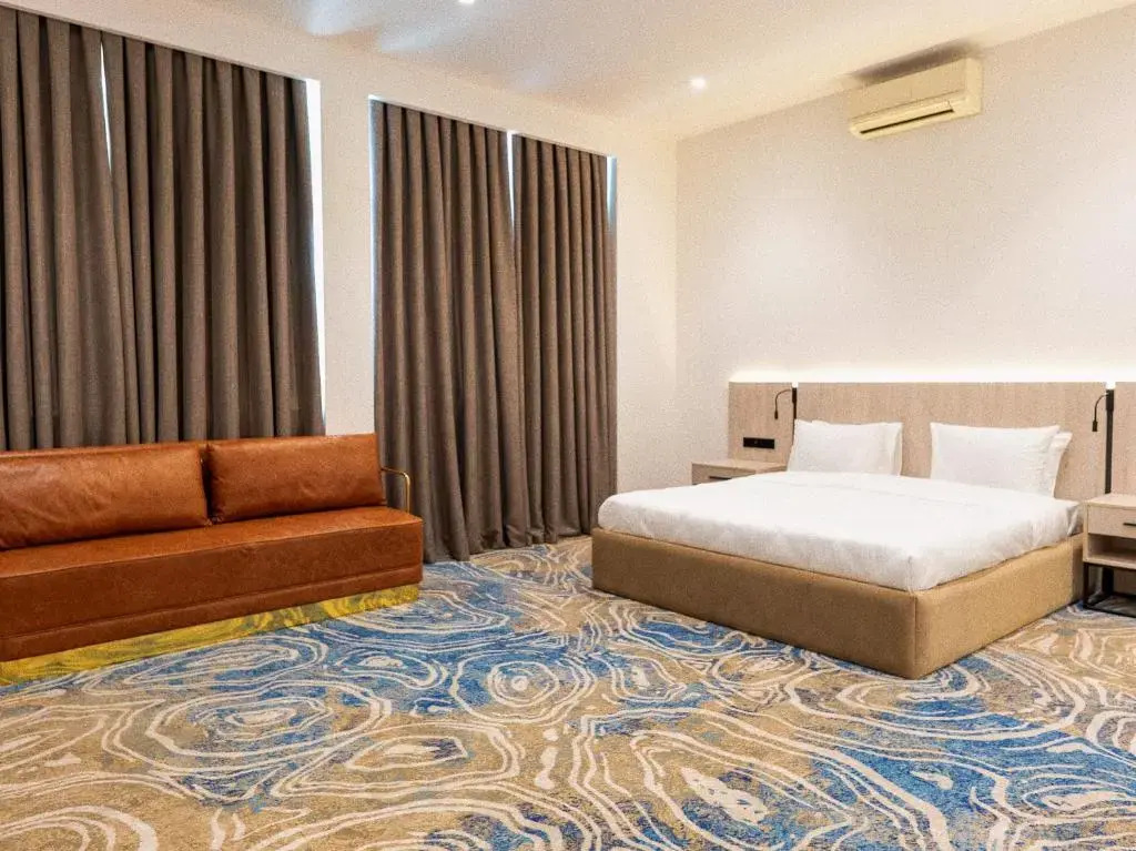 Photo - Central Square Hotel