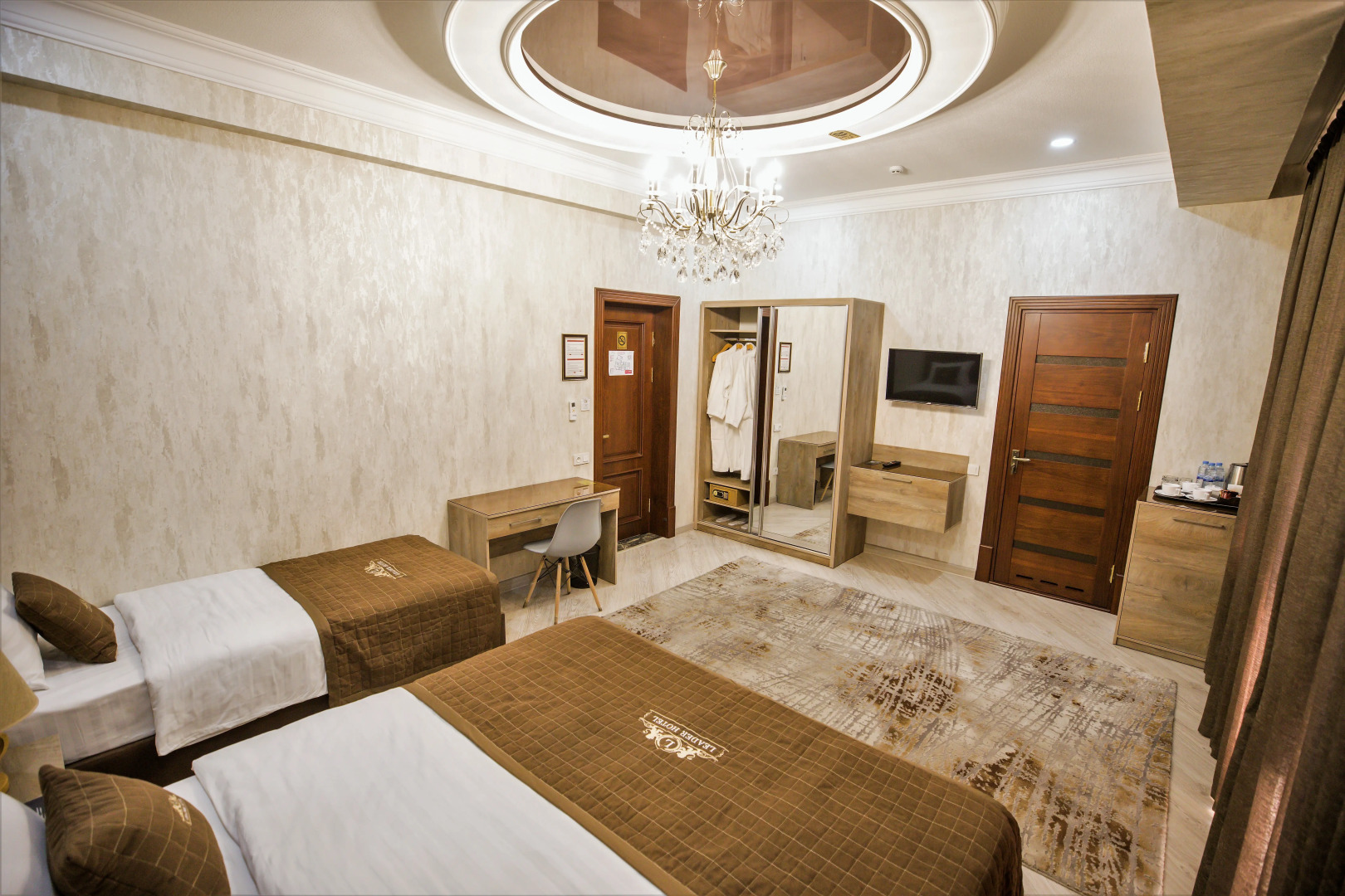 Photo - Leader Hotel