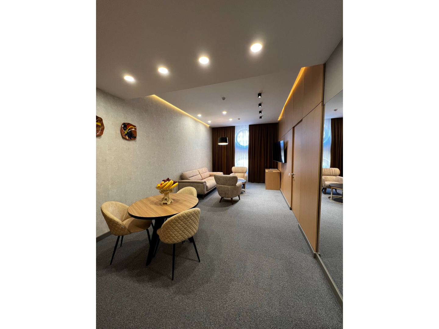 Photo - King Plaza Hotel