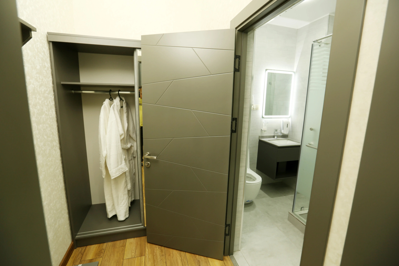 Photo - Parklane Hotel
