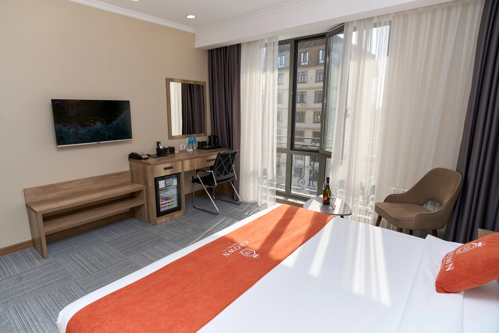 Photo - Crown Hotel
