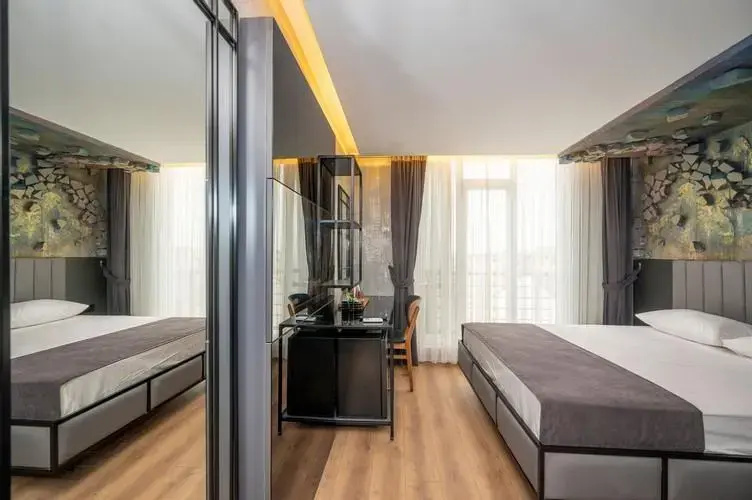 Photo - Continental Airport Hotel