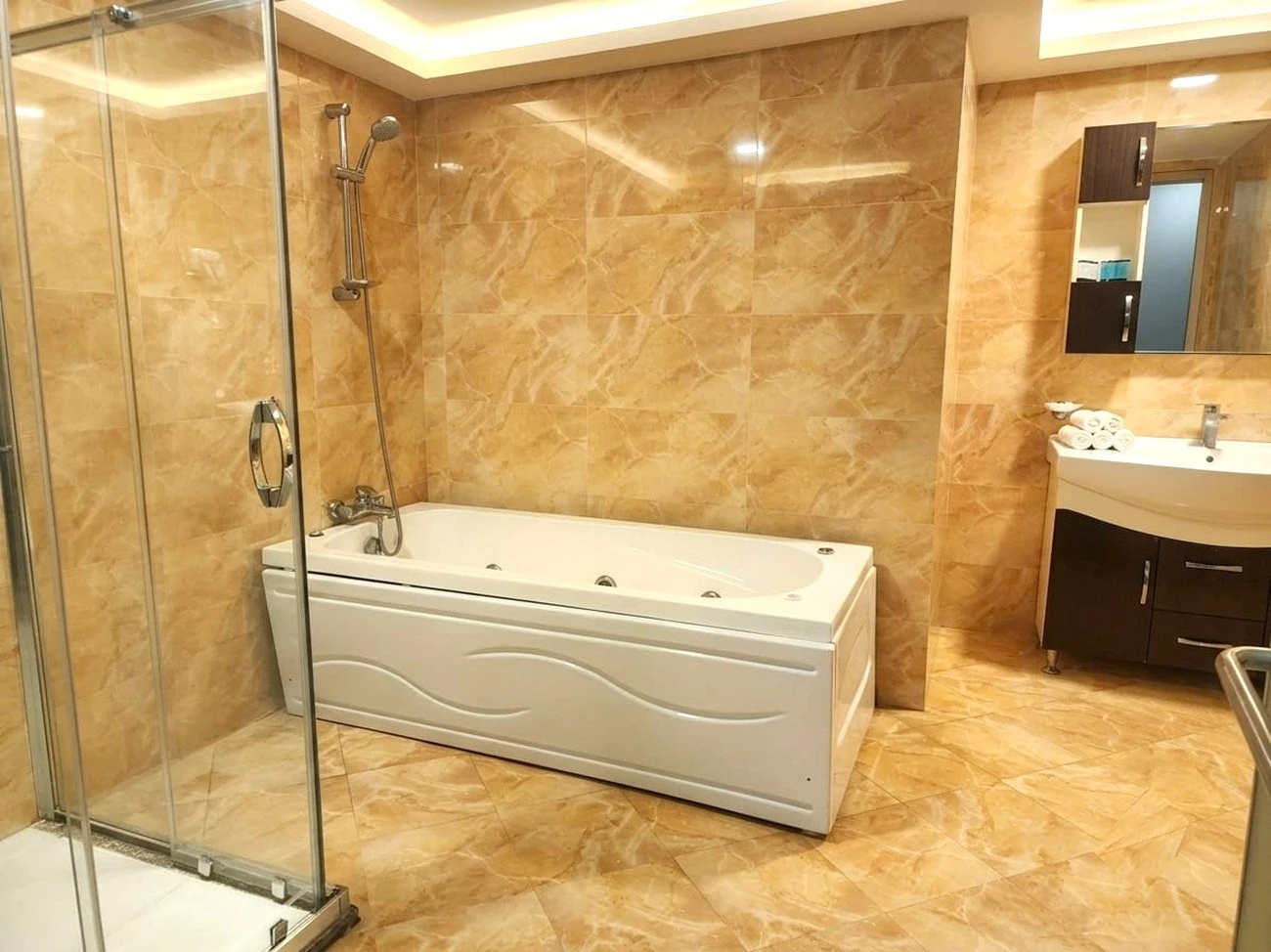 Photo - Amazon Hotel - Free Massage