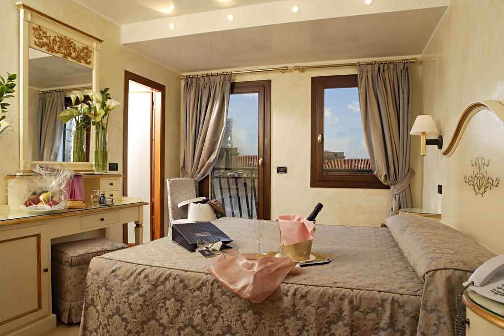 Photo - Carlton Capri Hotel