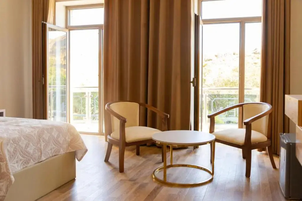 Photo - Karvon Plaza Hotel