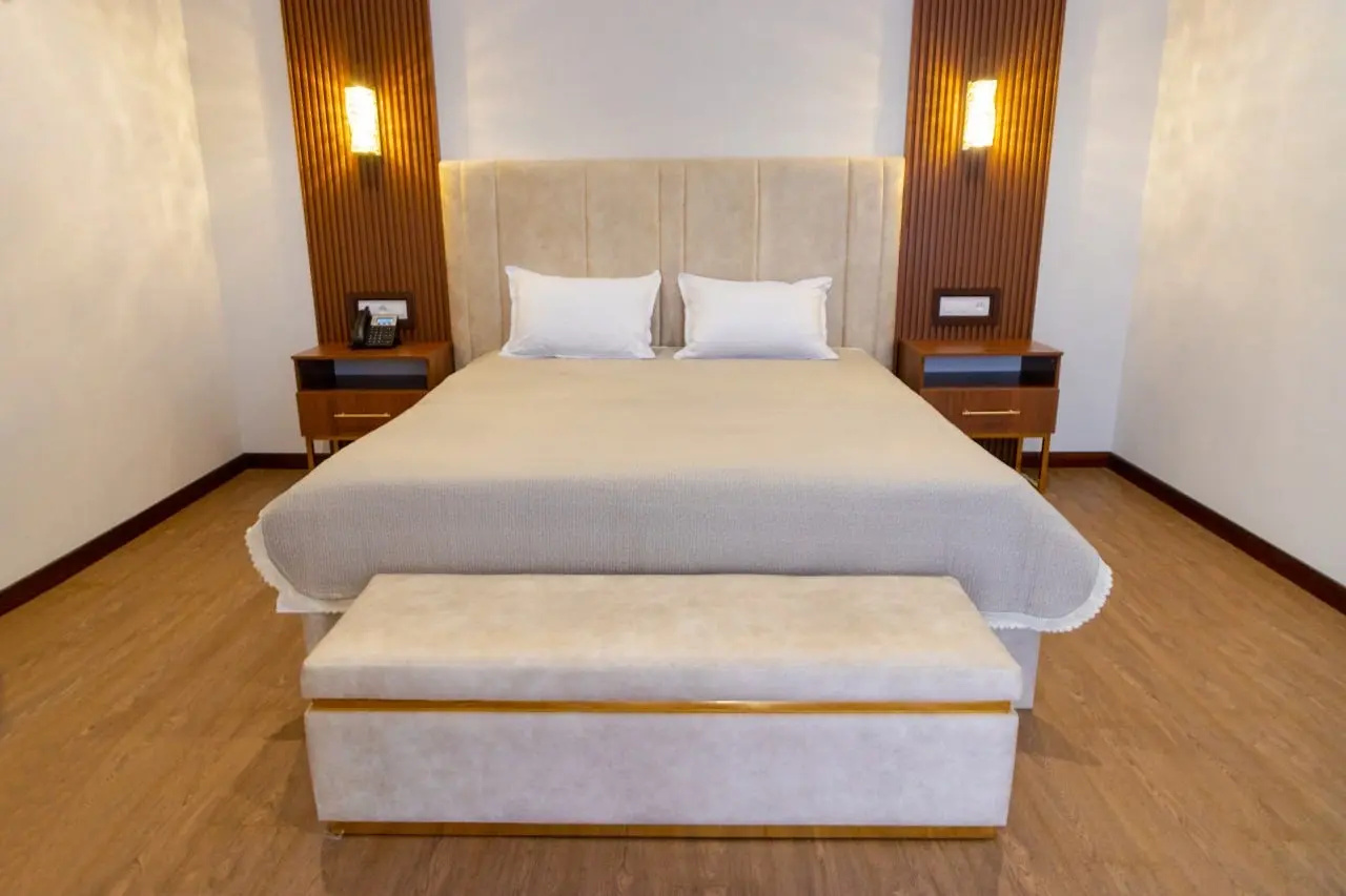 Photo - Karvon Plaza Hotel