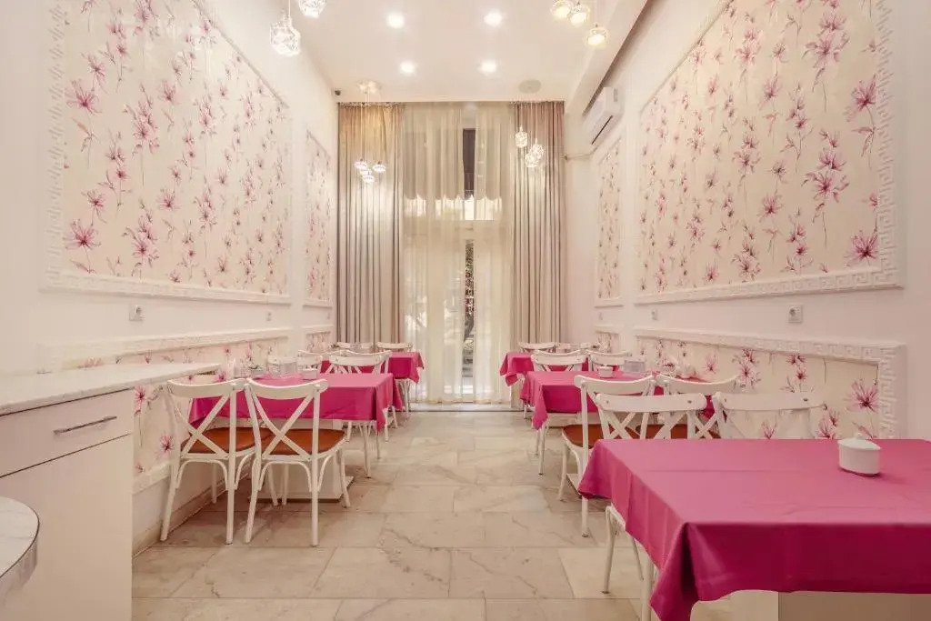 Photo - Deluxe Hotel