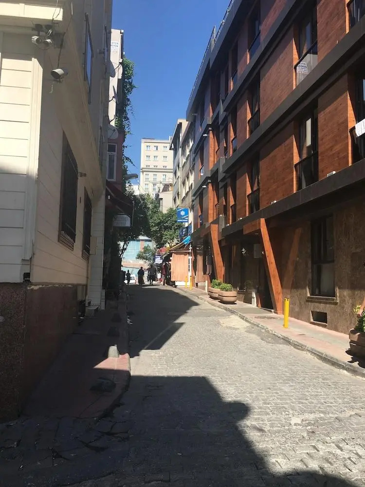 Photo - Corner Suite