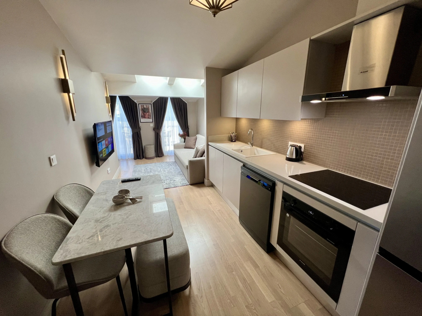 Photo - Weingart Suites Hotel