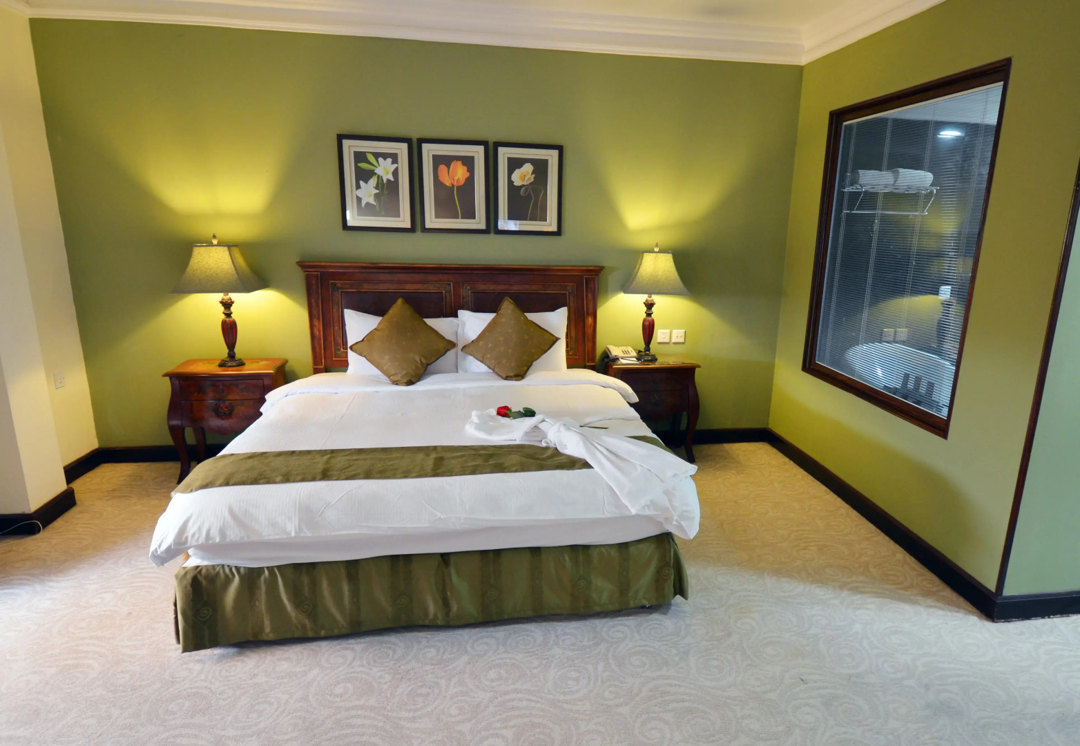 Foto - The Convention Center & Royal Suites Hotel