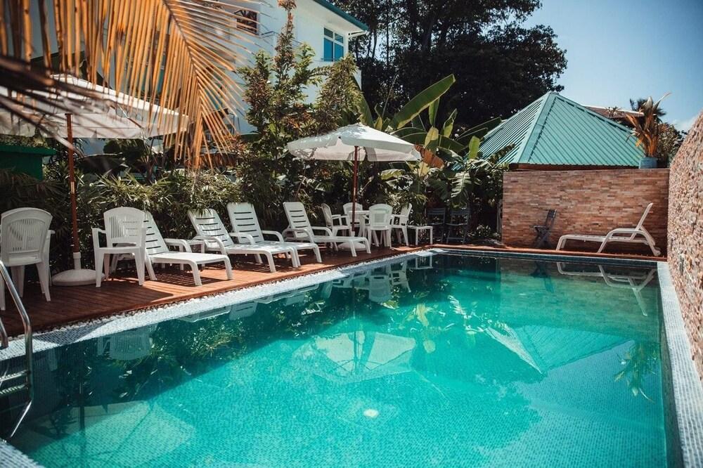 Foto - PERLA Dhangethi