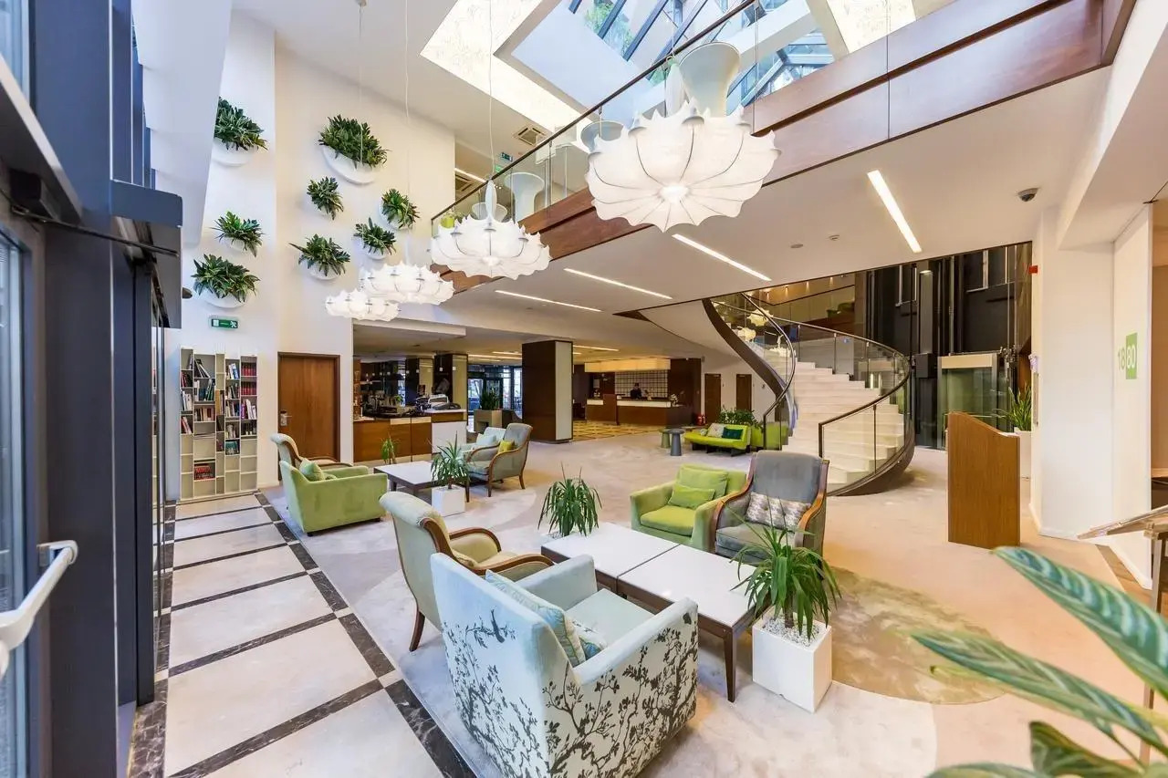 Photo - Capital Plaza Hotel