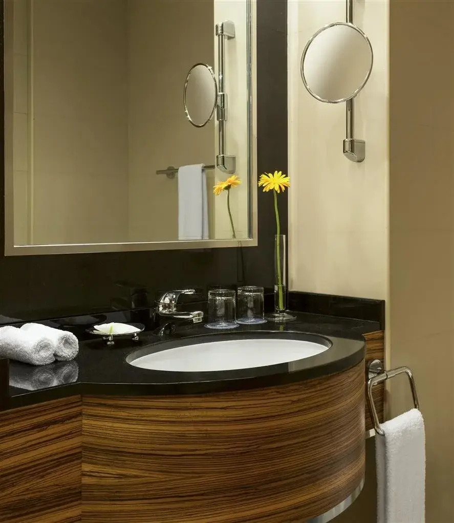 Photo - Four Points by Sheraton Bur Dubai