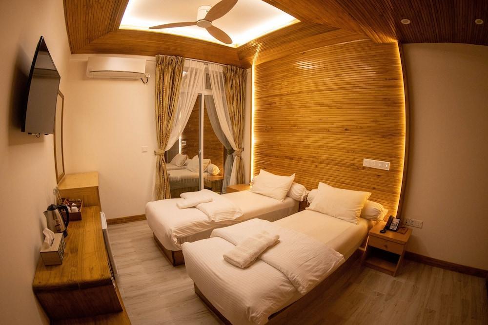 Foto - PERLA Dhangethi