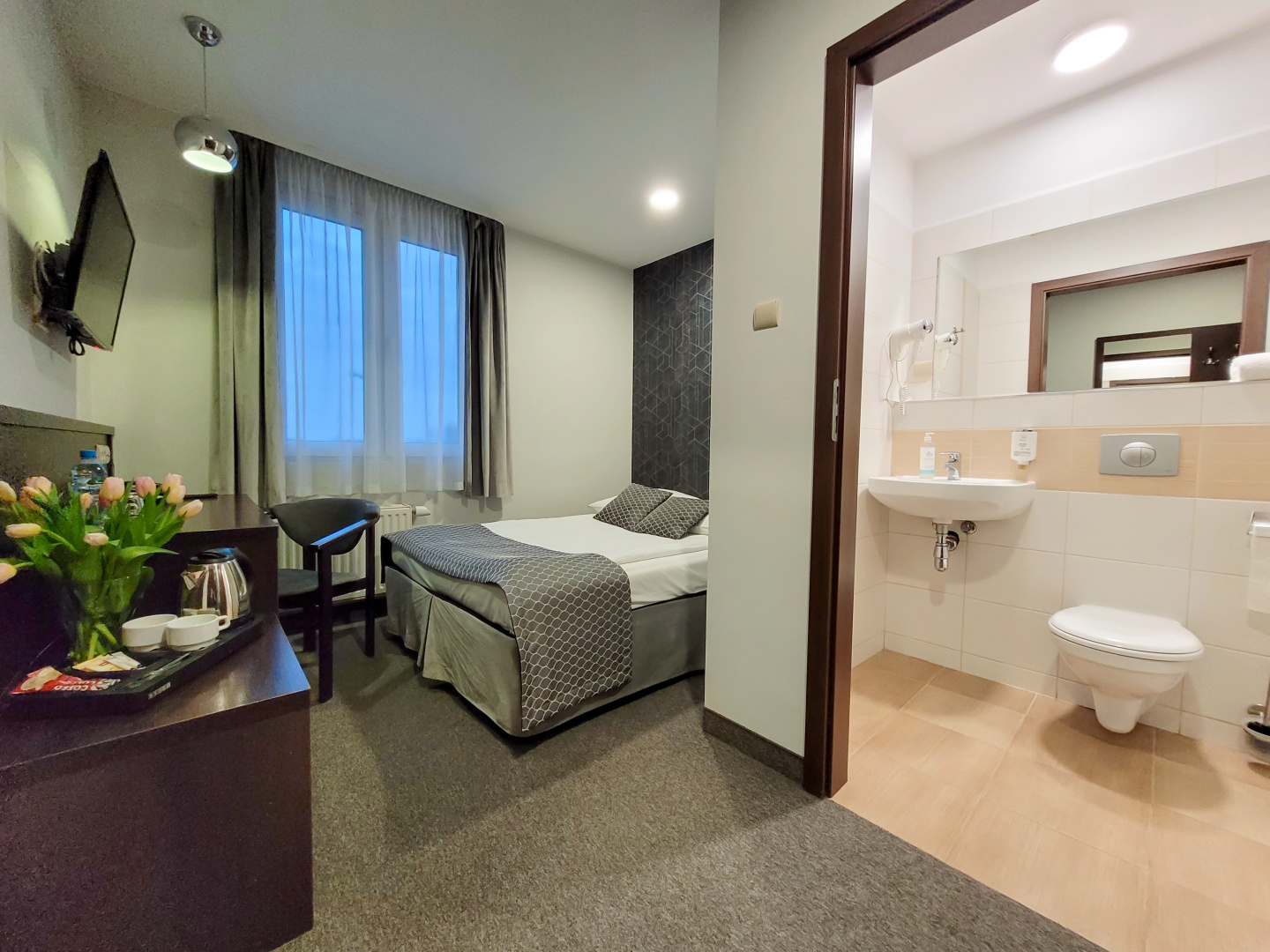 Foto - Hotel Fero Express POKOJE KLIMATYZOWANE AC