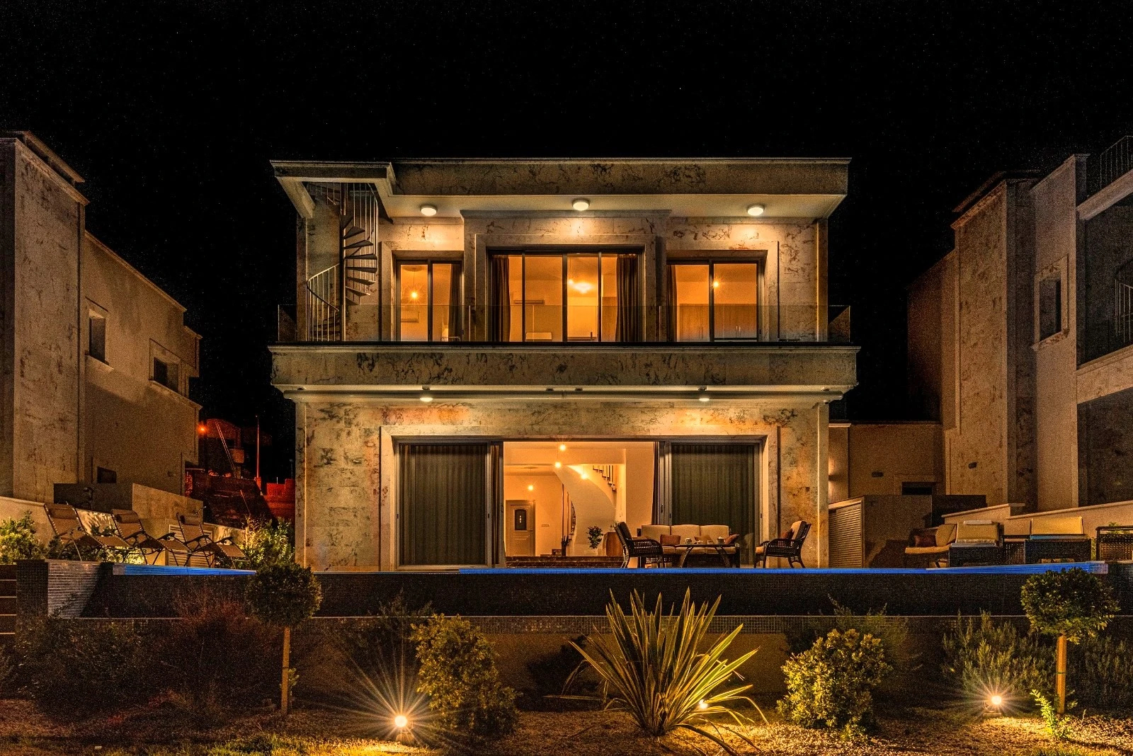 Photo - Olymp Luxury Villa D - Luxury Escape with Direct Beach Access and Unique Sunsets