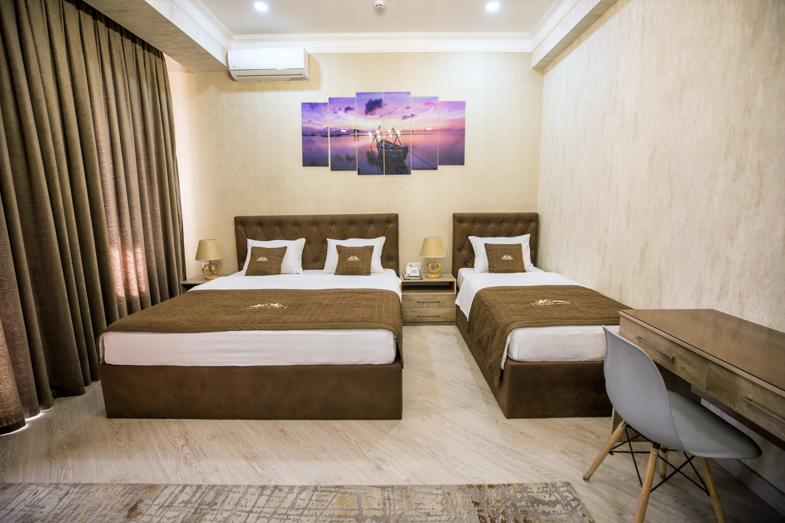 Photo - Leader Hotel