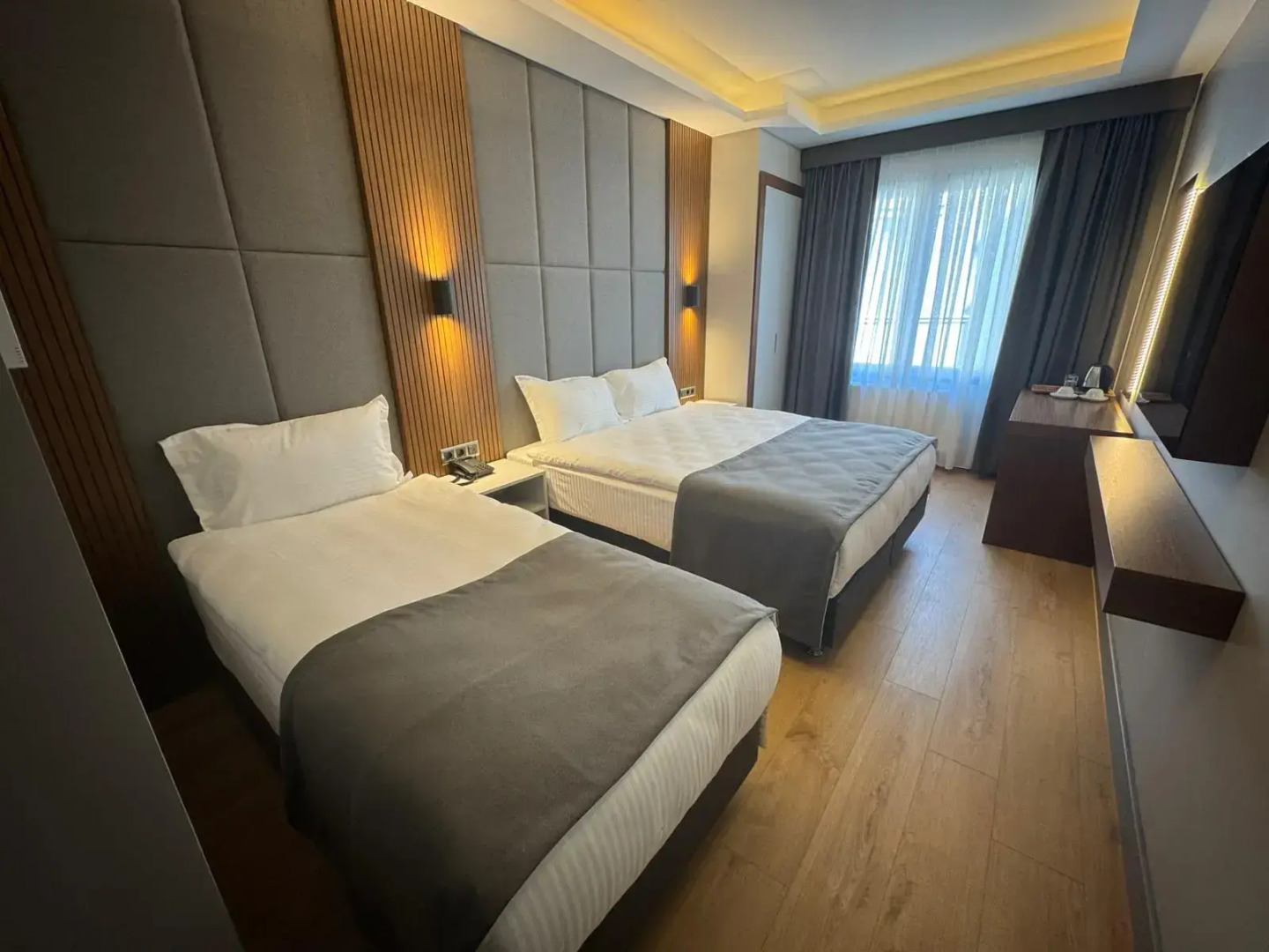 Photo - Center Hill Hotel