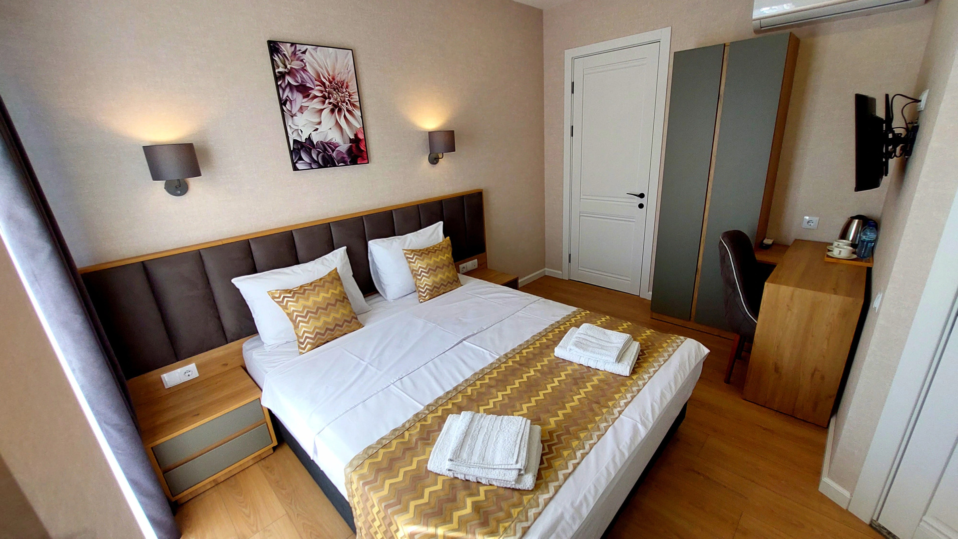 Photo - Falcon Boutique Hotel