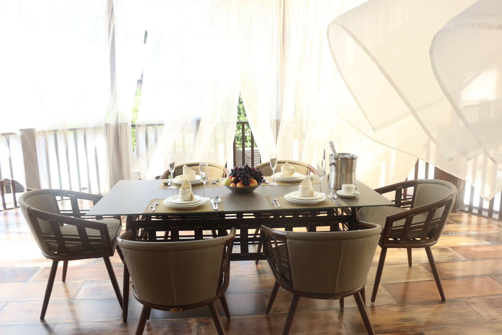 Photo - Krokus Plaza