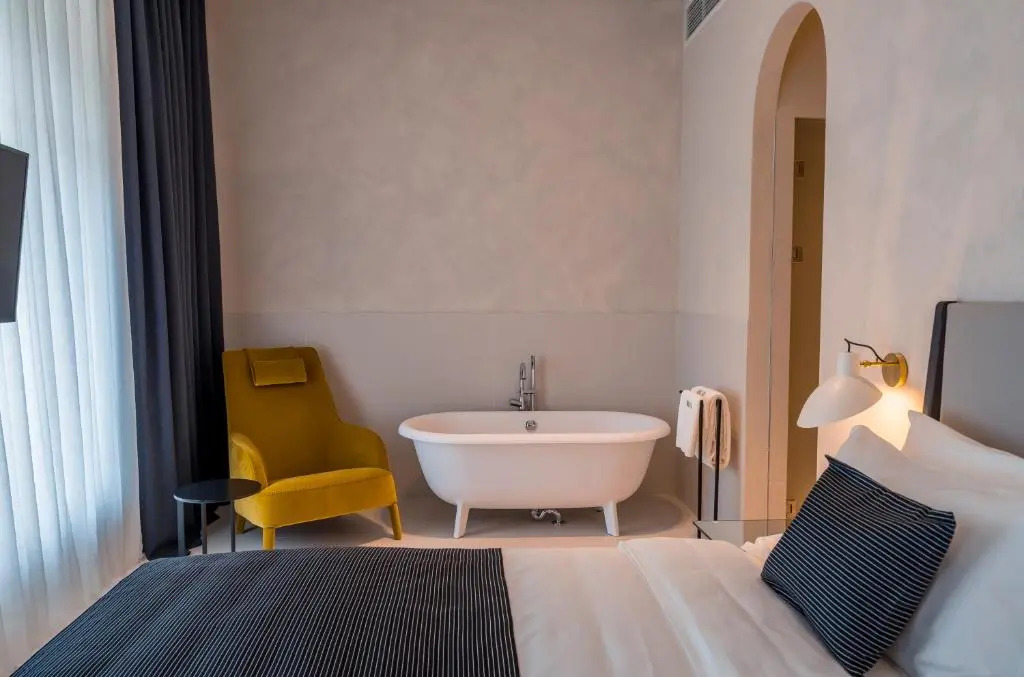 Photo - Monograph Freedom Square