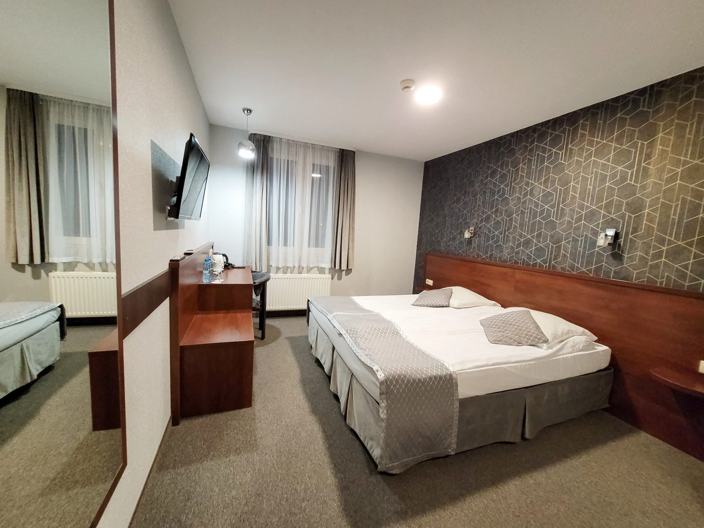 Foto - Hotel Fero Express POKOJE KLIMATYZOWANE AC