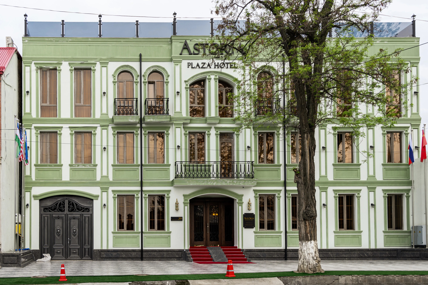 Photo - Astoria Plaza Hotel