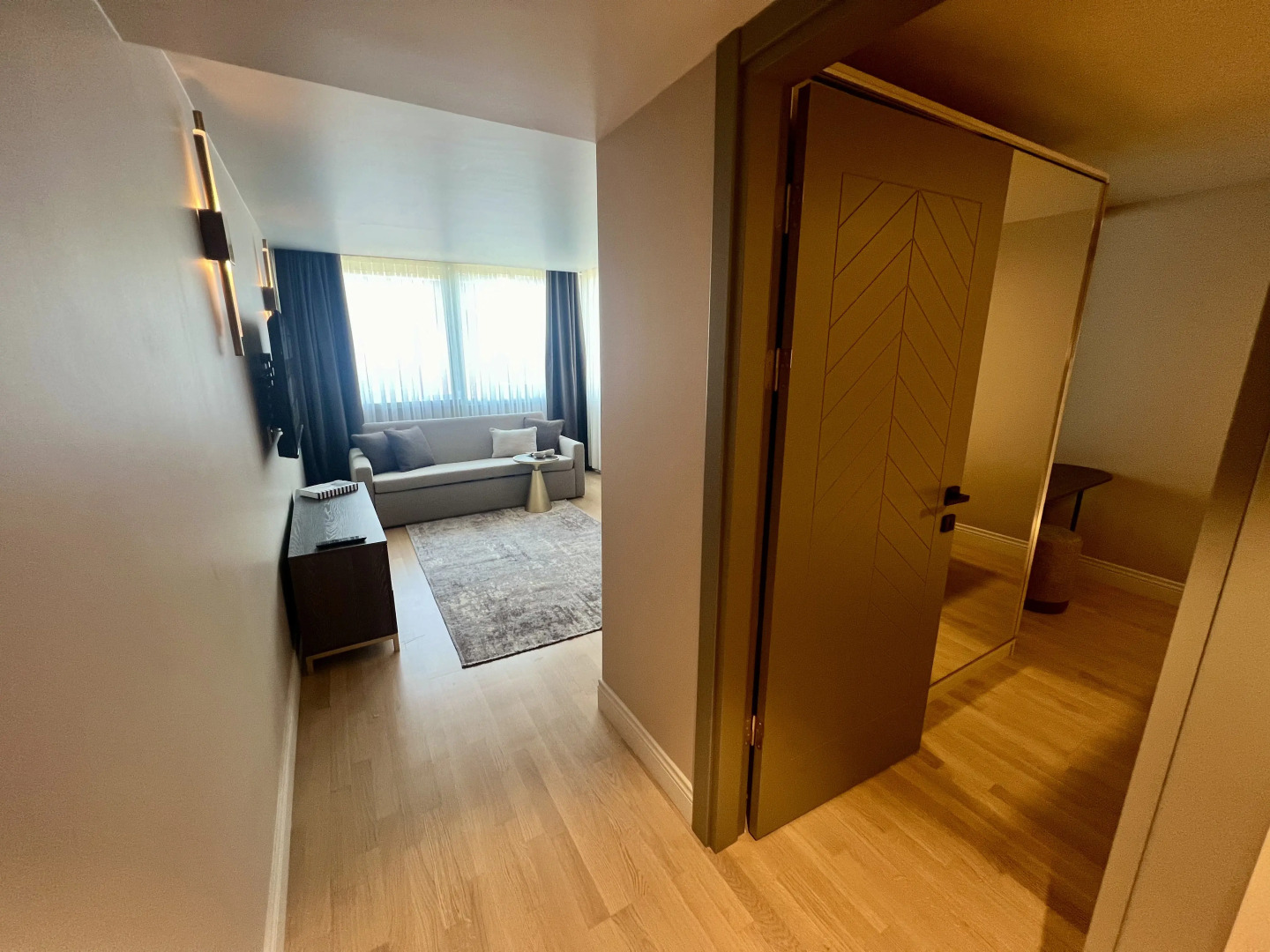 Photo - Weingart Suites Hotel