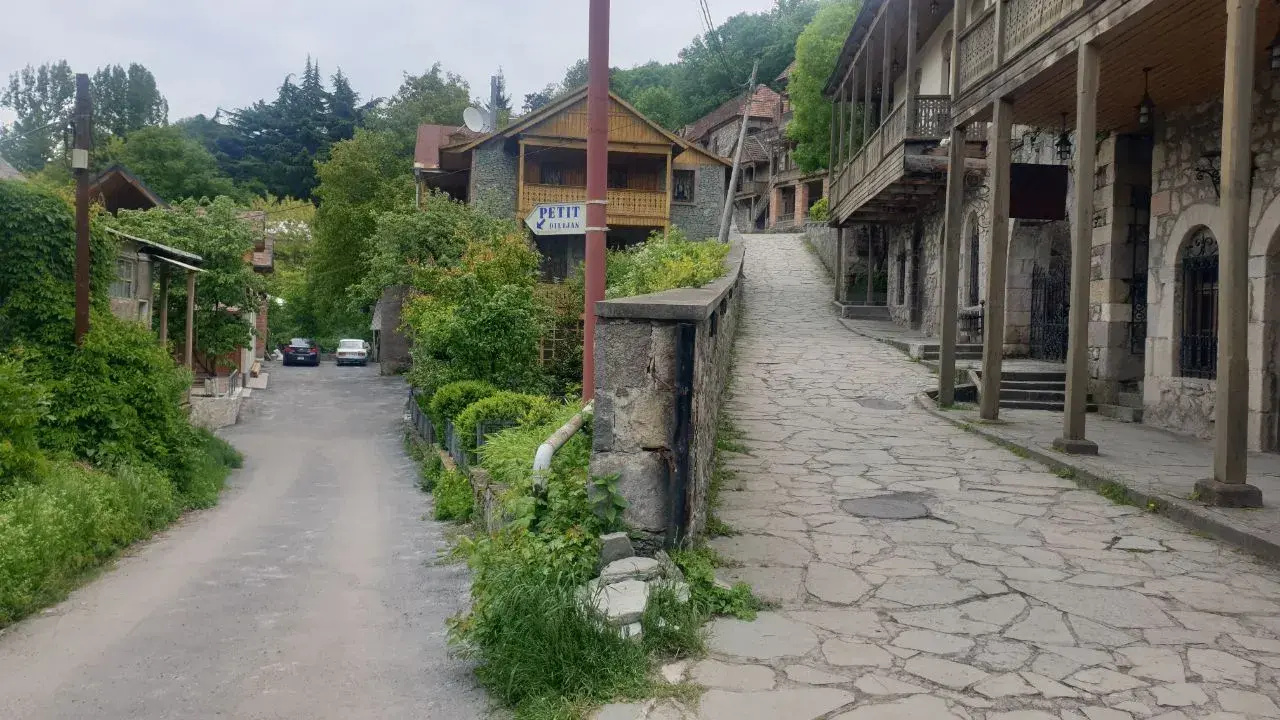 Photo - Petit Dilijan