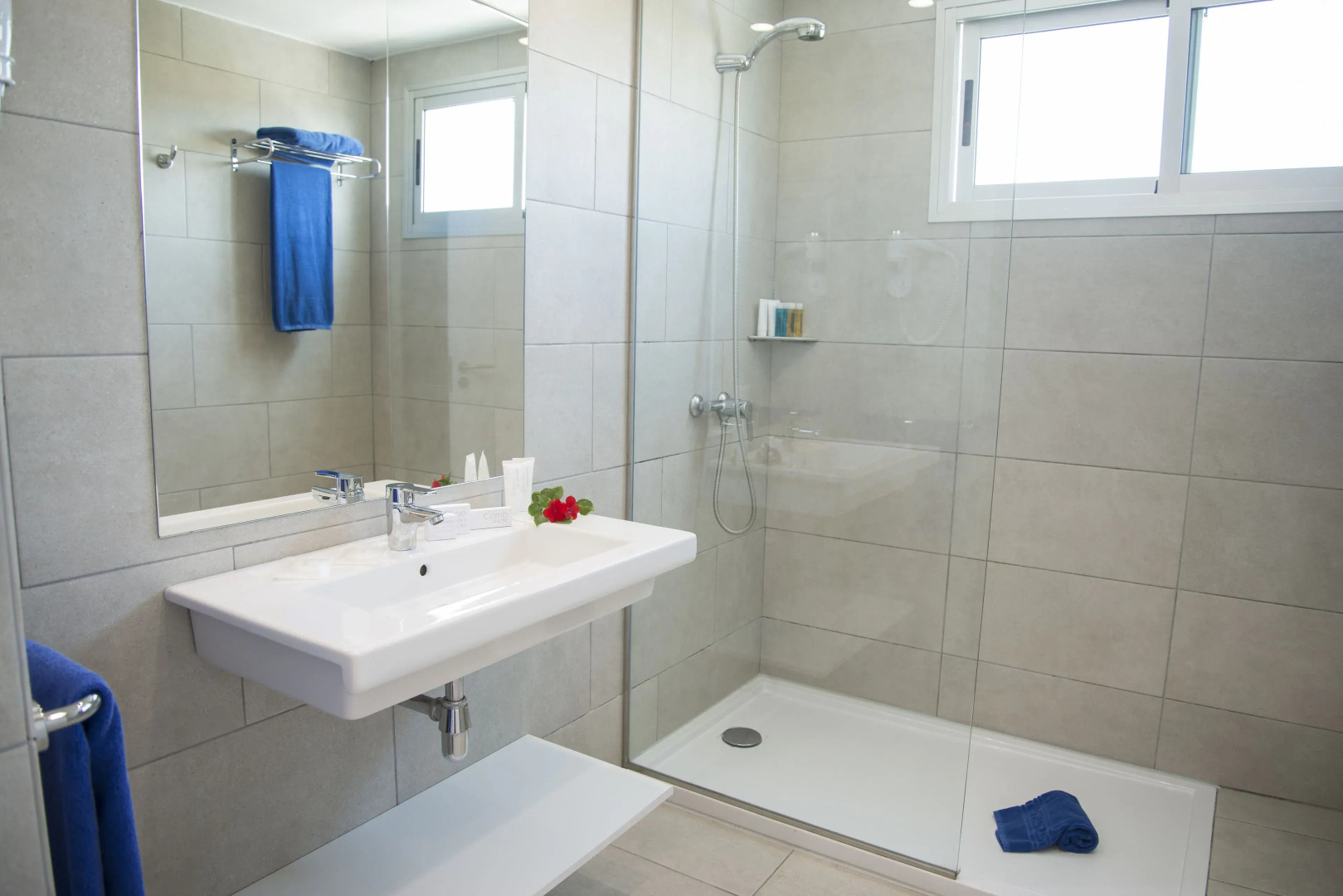 Photo - Akeah Broncemar